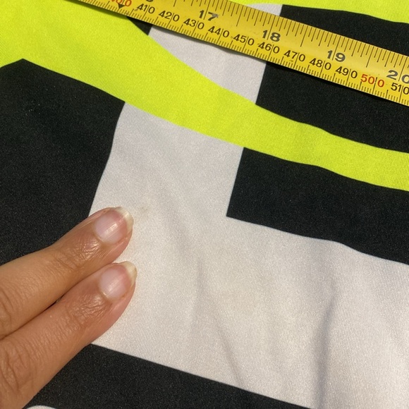 GUC preloved Men's Under Amour Compression Tee - Picture 6 of 11